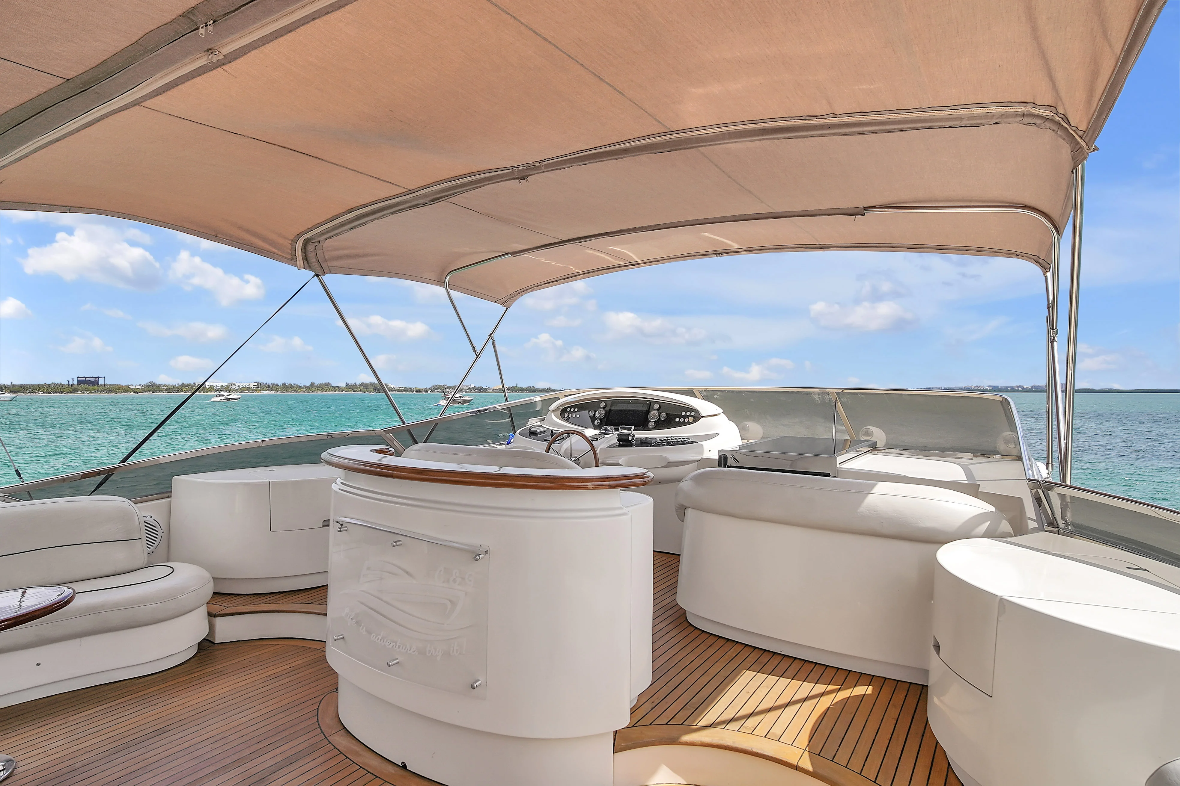 105ft Azimut Daniela dining table